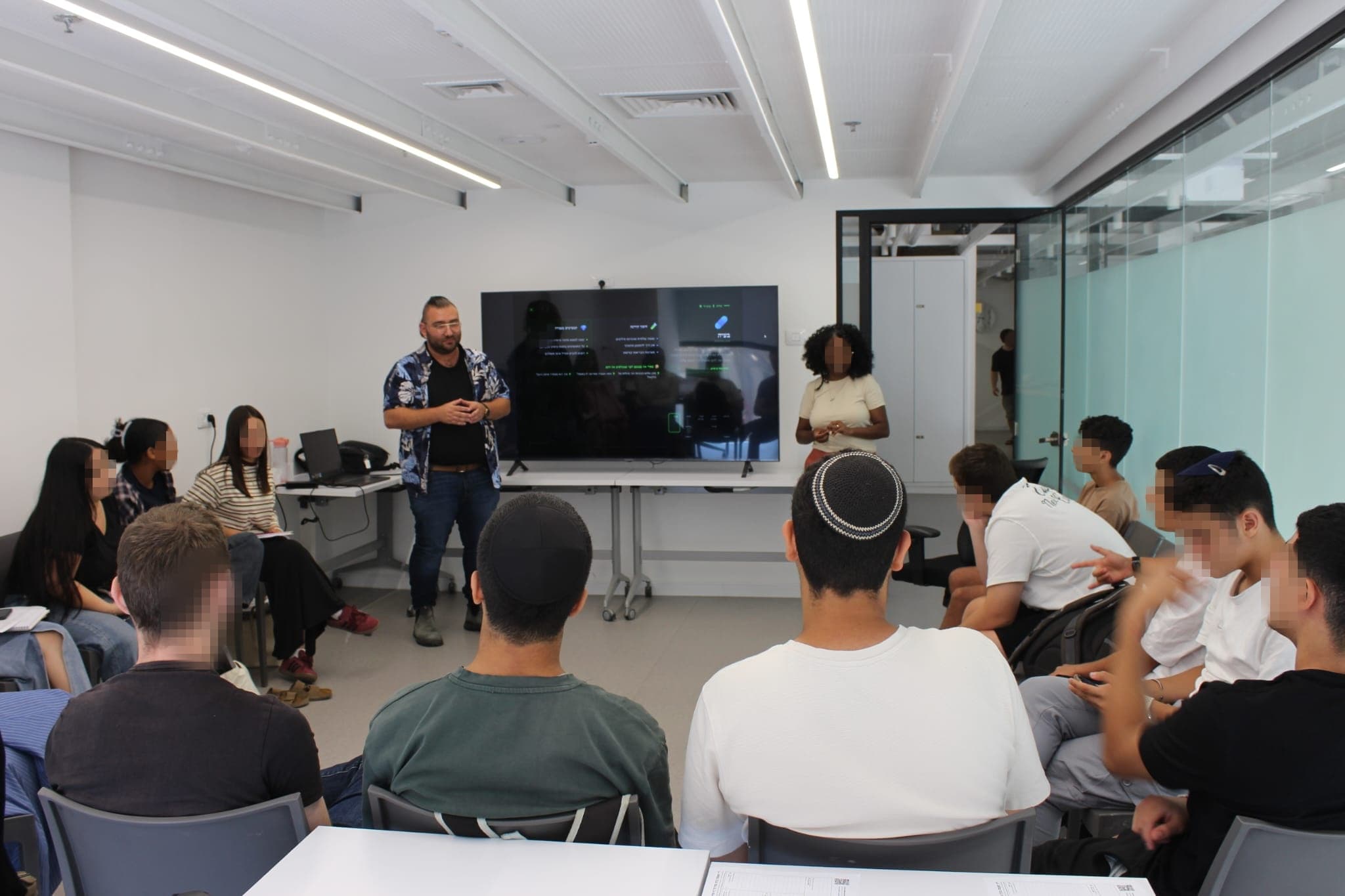 Alexander Slutsker running a session for teens on the Teenovation programme in Sderot